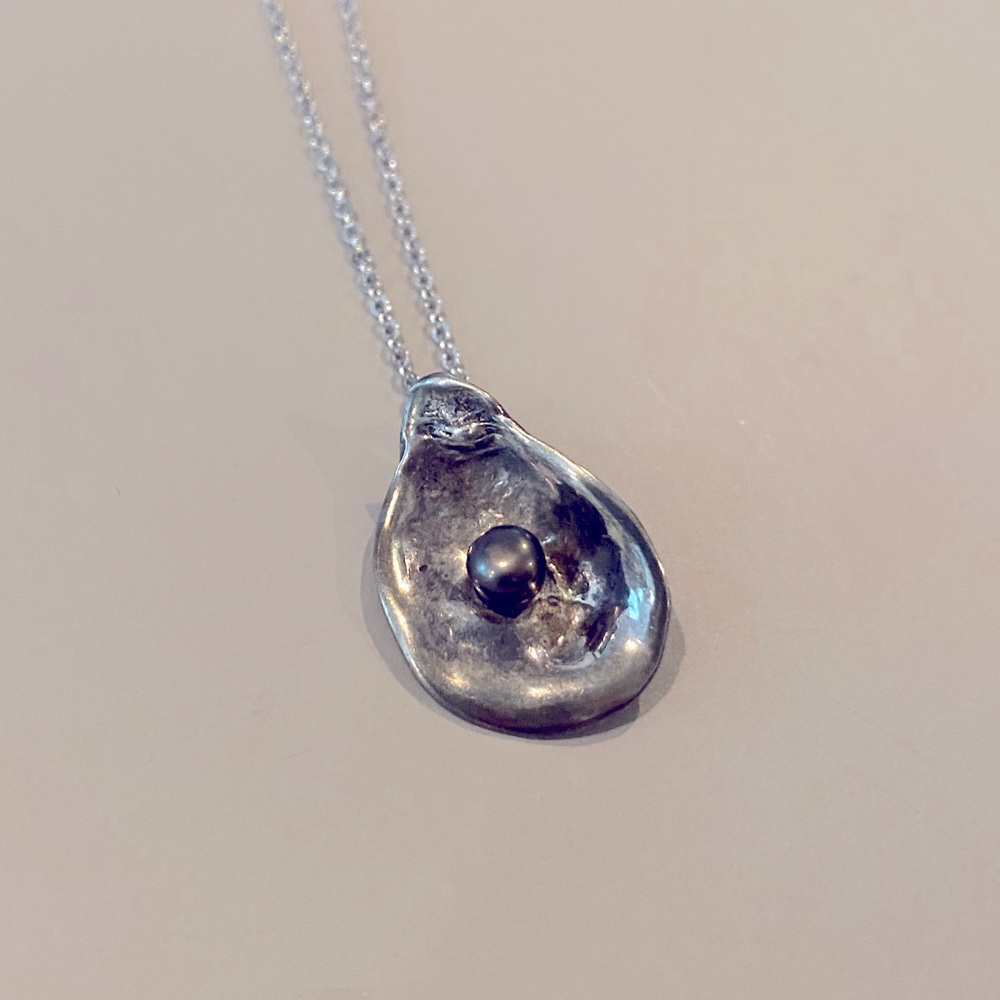 Sterling Silver Oyster Necklace with Black Pearl